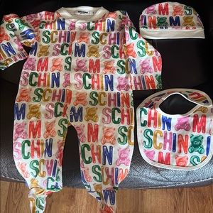 3 to 6 mths. 6 to 9 mths.  Onesie Hat and  Bib